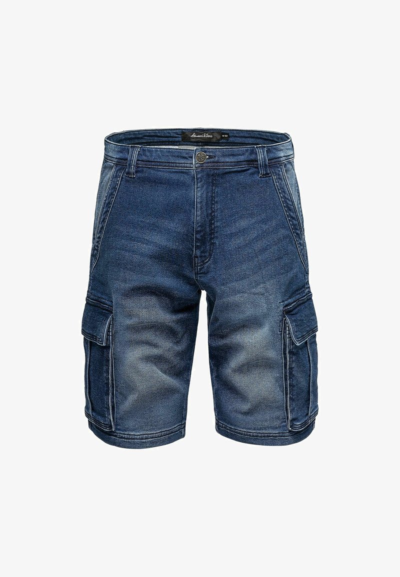 Dunkelblaue Denim-Cargo-Shorts mit einem verwaschenen Finish, ausgestattet mit Seitentaschen, einem Knopfverschluss und genähten Details.