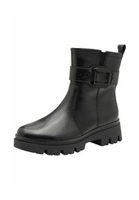 Stivale alla caviglia in pelle nera con suola spessa, caratterizzato da una larga cinghia e dettagli con fibbia, texture liscia e punta leggermente arrotondata.