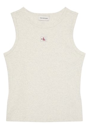 Maiou fără mâneci, bej deschis, cu dungi, cu etichetă Calvin Klein Jeans în interiorul gulerului și patch mic cu logo CK centrat sub decolteu.