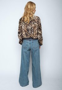 Emily van den Bergh Hemdbluse - leo