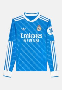 Langermet blå fotballtrøye med hvite detaljer, med rund hals, stripete ermer, og sponsorlogoer tydelig vist.