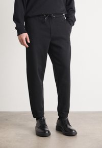 BOSS LEVETE - Treningo apatinė dalis - black