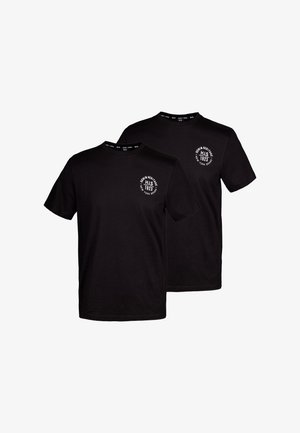 Sorte t-shirts, korte ærmer, rund halsudskæring, med et rundt logo på venstre bryst; blødt bomuldsstof, let afslappet pasform.