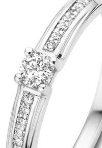 Isabel Bernard Ring - weißgoldfarben