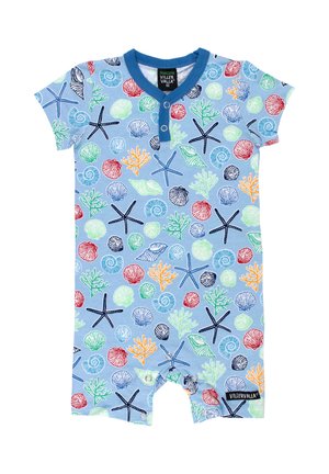 Hellblauer Baby-Strampler mit kurzen Ärmeln, blauem Besatz, Knöpfen und buntem meeresbezogenem Muster mit Seesternen, Muscheln und Korallen.