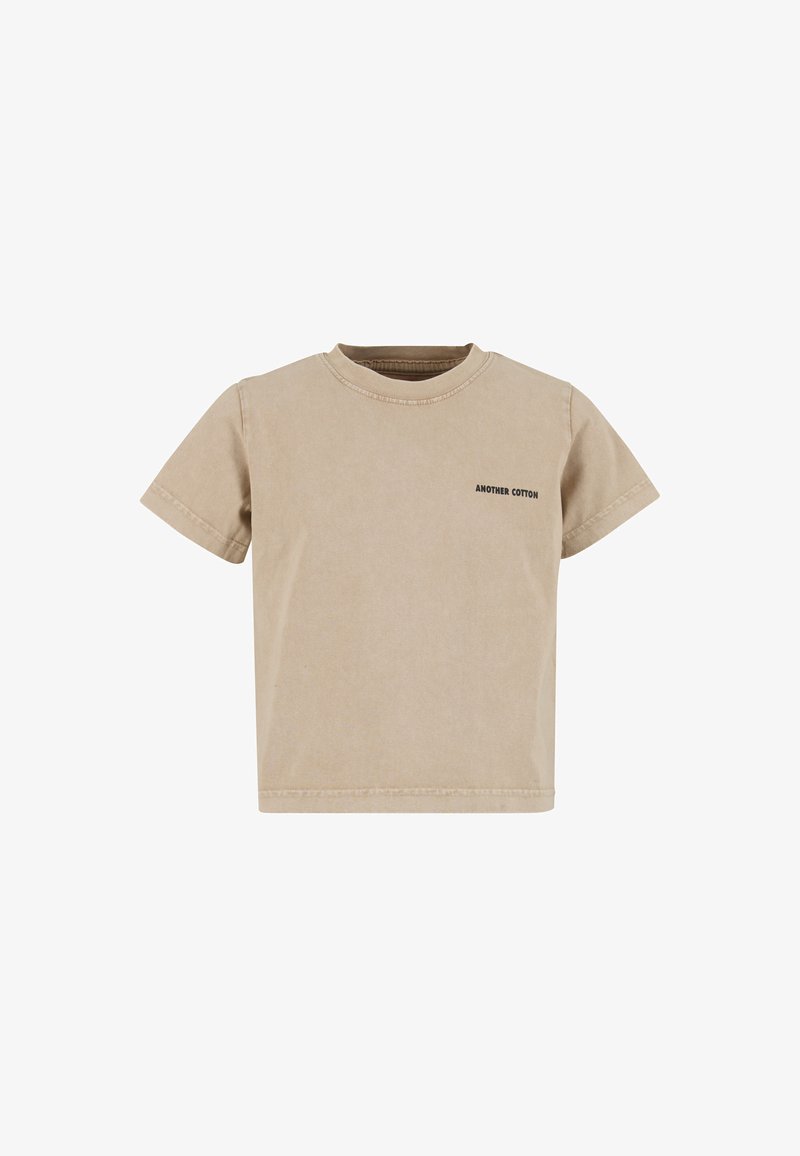 Béžové bavlněné tričko s krátkými rukávy, kulatým výstřihem a černým nápisem "ANOTHER COTTON" na levé straně na hrudi. Jemná textura, volný střih.