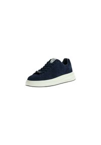 Sneaker in suede blu navy con lacci, suola bianca spessa, design low-top e dettagli con logo sulla linguetta, sul lato e sulla suola.