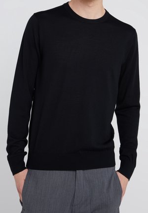 Stickad tröja - black