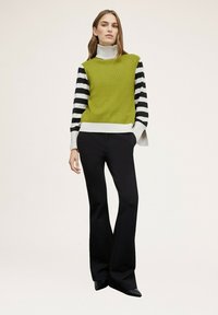 Motivi CON MANICHE A RIGHE - Maglione - verde chiaro