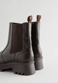 Next FOREVER COMFORT CHUNKY CHELSEA - Kotníkové boty na platformě - chocolate brown