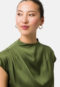 zero MIT STEHKRAGEN - Blouse - cypress