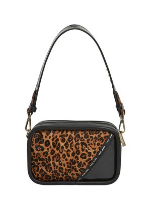 Tessuto a stampa leopardata da un lato, materiale sintetico nero dall'altro. Presenta una tracolla removibile e una chiusura con zip.