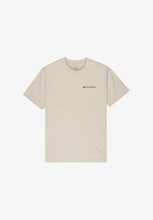 Beiges Baumwoll-T-Shirt mit kurzen Ärmeln und Rundhalsausschnitt. Auf der linken Brust befindet sich ein kleiner Schriftzug "New Heights" in Dunkelbraun.