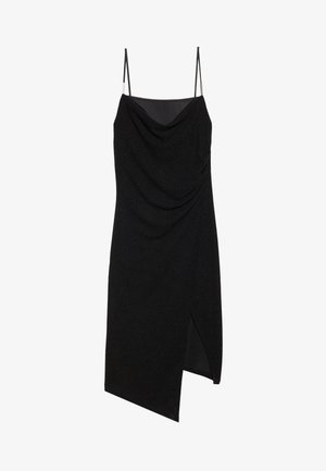 Robe noire à col drapé avec bretelles spaghetti réglables, ourlet asymétrique et texture légère irisée. Présente une fente sur le côté pour un détail supplémentaire.