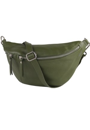 Groene leren crossbodytas met verstelbare riem en drie zichtbare zilveren ritssluitingen op de voor- en zijzakken.