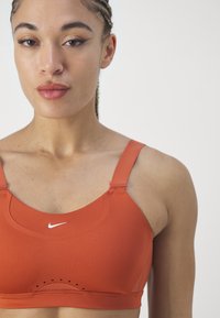 Nike Performance ALPHA BRA - Sujetadores deportivos con sujeción alta - burnt sunrise/white