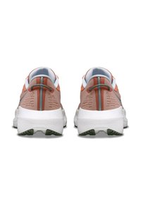 Herrensportschuhe mit einem pinkfarbenen Mesh-Obermaterial, weißer Zwischensohle und grünem Gummiaußensohle; ausgestattet mit roten Akzenten und einem gepolsterten Kragen.