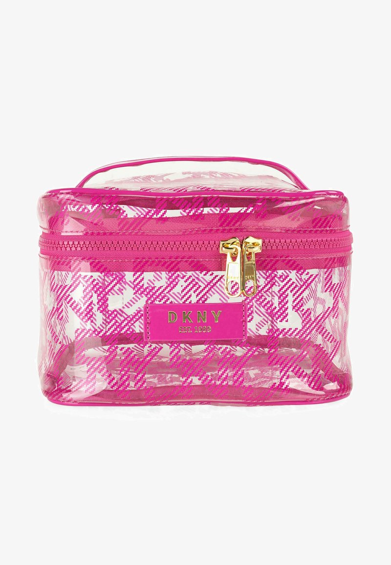 Bolsa de cosméticos transparente rosa claro con un patrón geométrico, cremalleras doradas y una etiqueta con el logo de DKNY. Forma rectangular con un diseño transparente.