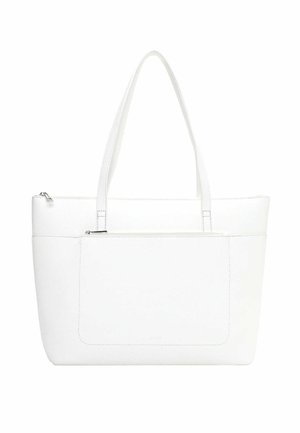 Hvid lædertaske med lange håndtag, en lynlåslomme foran og en toplynlås, vist mod en ensfarvet hvid baggrund.