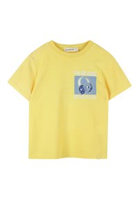 T-shirt en coton jaune avec un col rond, des manches courtes et un graphique bleu représentant des écouteurs et un texte sur le devant.
