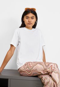 Jordan ESSEN TEE CORE - T-Shirt basic - white