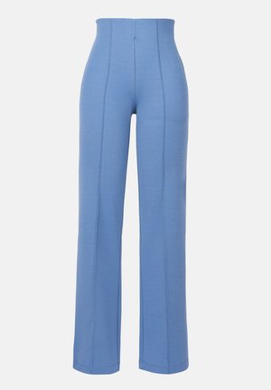 Pantalon bleu taille haute en tissu doux, avec des jambes droites et des coutures visibles à l'avant pour plus de détails.