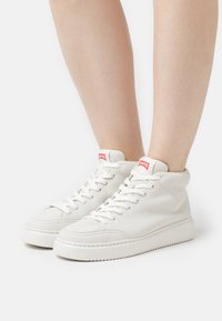 Camper RUNNER  - Vysoké tenisky - white natural