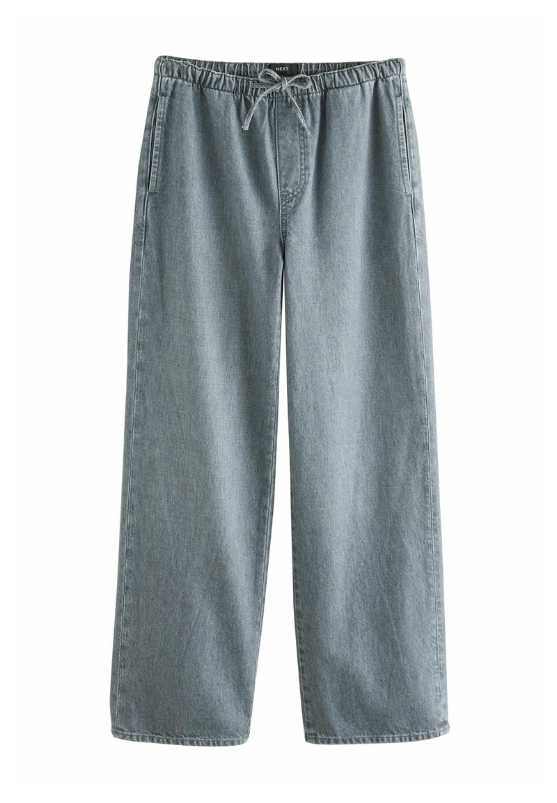 Svijetloplavi, široki traperice s elastikom u struku i vezicom. Imaju dva bočna džepa i mekan, denim-sličan tekstur.