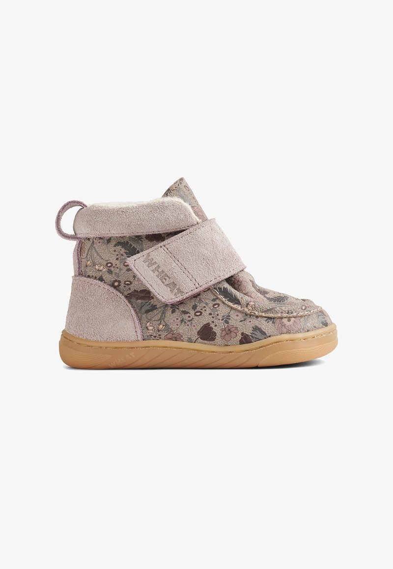 Chaussure montante pour enfant en tissu fleuri, garniture en daim beige, fermeture velcro et semelle en caoutchouc marron clair.