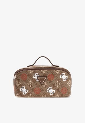 Borsa cosmetica marrone con chiusura a zip, caratterizzata da un esterno strutturato e accenti decorativi bianchi e rossi. Include un manico nella parte superiore.