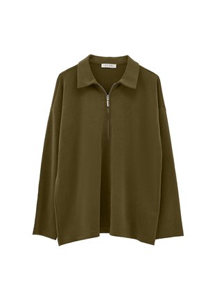 Pullover verde oliva concollo a zip, realizzato in tessuto morbido. Presenta una vestibilità rilassata e maniche lunghe, con orlo dritto e senza motivi.