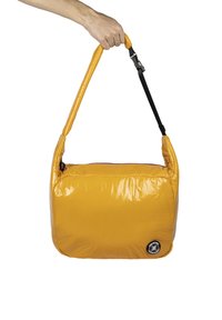 MUNICH 7113235 HOBO GLOSS - Håndtasker - amarillo