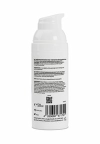 Biała, cylindryczna butelka pompkowa z błyszczącym wykończeniem. Zawiera 50 ml płynu wzmacniającego barierę. Tylna etykieta zawiera szczegóły produktu oraz kod kreskowy.