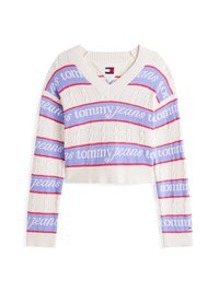 Rövidített, krémszínű pulóver V-nyakkal, texturált kötött mintákkal. Világoskék, piros és fehér csíkozás, "tommy jeans" logóval.