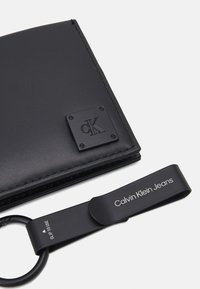 Calvin Klein Jeans BIFOLD COIN  DRING KEYFOB - Portefeuille - black