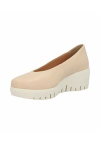 Zapato sin cordones beige con un parte superior suave, punta redondeada y una suela de plataforma blanca con ranuras para agarre.