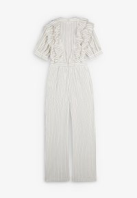 Jumpsuit bianco a righe con maniche corte a volant, scollo a V e vita aderente. Presenta righe verticali e pantaloni a gamba larga.