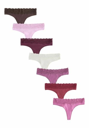 Syv dame-g-strenge med blondekant i forskellige farver arrangeret diagonalt på en hvid baggrund.