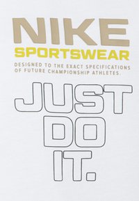 Nike Sportswear GLOBE - Marškinėliai su spaudiniu - white