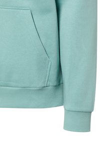 Felpa verde menta con tasca a marsupio e polsini a costine. Texture liscia con un design semplice e senza motivi visibili.