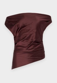 Top en satin bordeaux décolleté avec un design drapé, une coupe asymétrique et une texture lisse. Présente des détails froncés sur un côté.