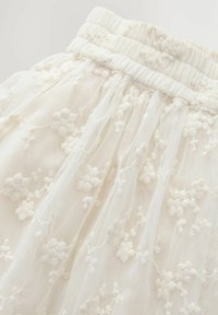 Thumbnail Image 5