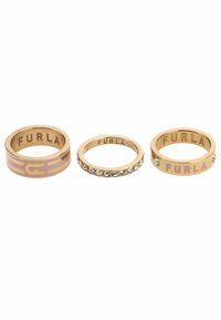 Tri prstena z zlatim tonovima s brandom "FURLA". Jedan ima ružičaste pruge, drugi je ukrašen višekratnim kamenčićima, dok posljednji ima glatku površinu.