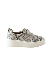 Baskets slip-on avec un motif serpent texturé en gris clair, présentant une semelle en caoutchouc blanche et sans lacets ni détails en métal visibles.
