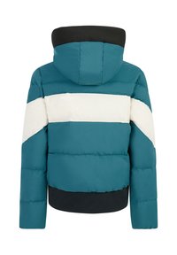 Tyrkysová puffer bunda s čiernou kapucňou, horizontálnymi bielymi pruhmi a vypchávkovanou textúrou. Má skrátený strih a elastické manžety na rukávoch.