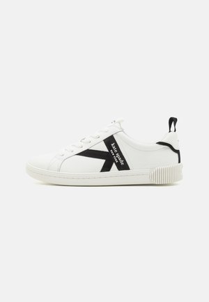 Trainers - true white/black
