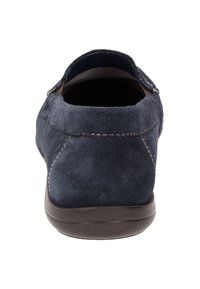 Marineblauwe leren instapschoen met een ronde neus, minimale stiksels en een gestructureerde stoffen voering. Duurzame rubberen zool.