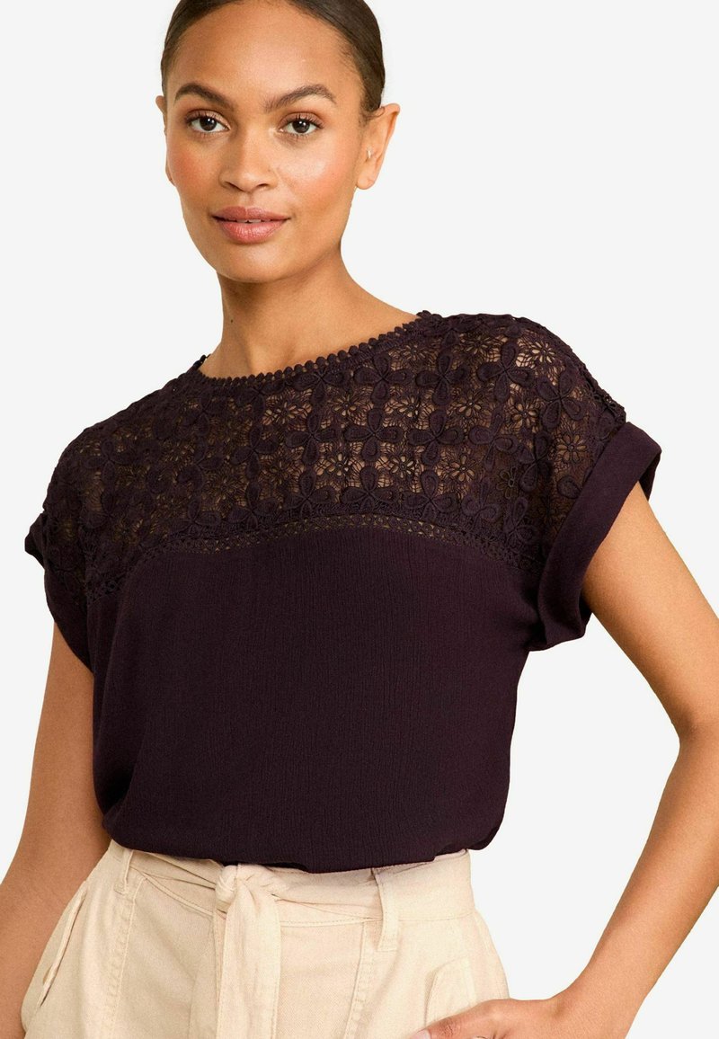 Love & Roses CROCHET YOKE - REGULAR FIT - Palaidinė - berry red