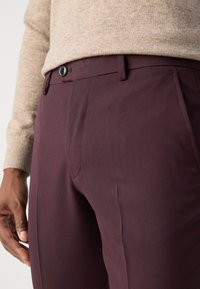 Thumbnail Image 7