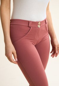 Freddy Leggings - whitered rose